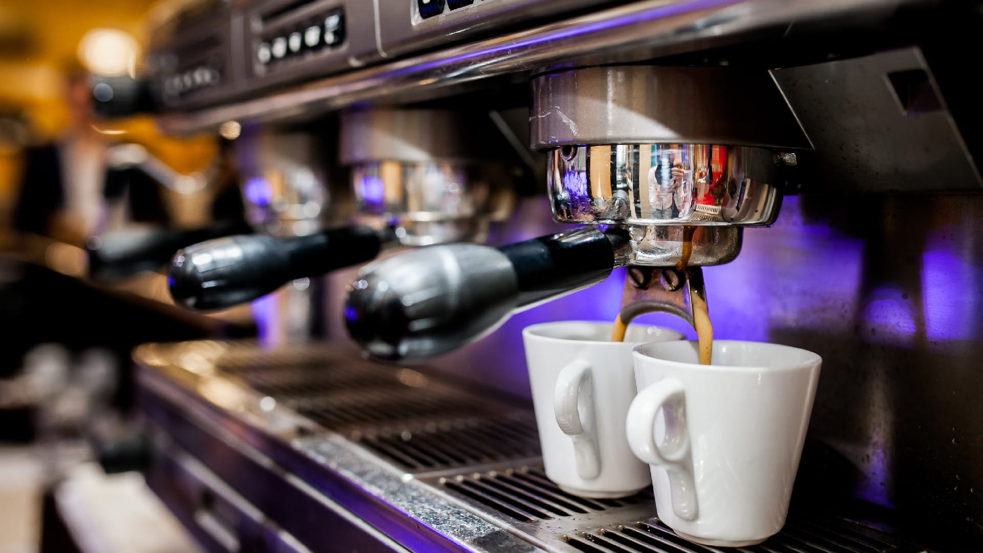 barista-maker-cafe